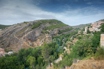 Obraz premium Views of the city of Cuenca, Spain, and the River Júcar from de viewpoint of Mangana