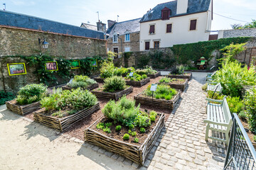 Josselin, cité de caractère et village fleuri, baigné par la rivière l'Oust, se situe dans la Morbihan en Bretagne.