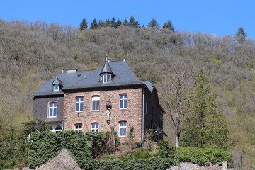Fototapeta na wymiar Kurort Bad Bertrich in der Eifel. Pfarrhaus.