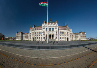 Obraz premium View on the Hungarian Parliament in spring