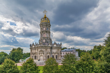 Fototapeta na wymiar Znamenskaya Church in Dubrovitsy, Podolsk, Russia