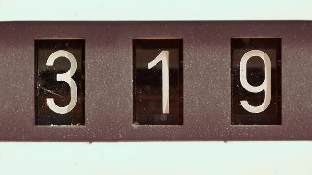 3 digit mechanical counter turning full loop