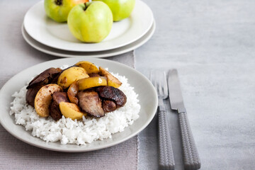 Fried chicken liver with apples and onions