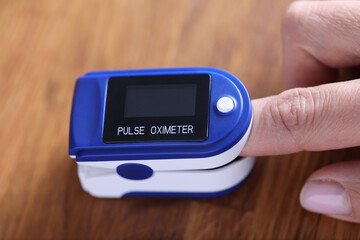Heart rate monitor is fixed on the finger.