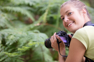 professional woman photographer taking outdoor photos