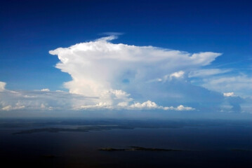 Fototapeta premium Cumulonimbus cloud over lake Victoria
