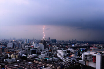 雷雲と稲妻の閃光1／季節の風景／タイの風景