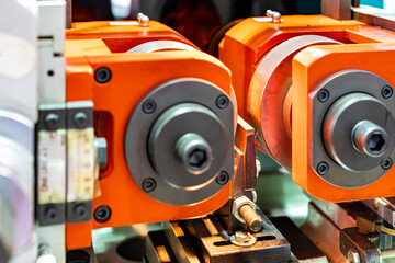 Close up roller and work support blade or work rest of continuous horizontal cnc automatic thread rolling machine for steel bar or rod in industrial