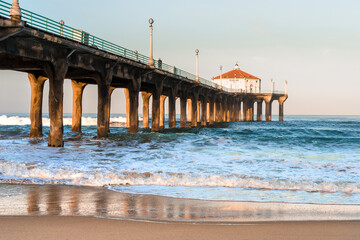 Fototapeta na wymiar Manhattan Beach pier with ocean waves, Los Angeles, California