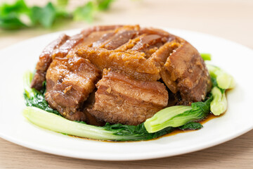 Braised pork belly with yam served with green vegetable