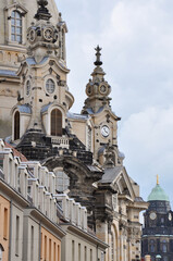 Obraz premium Frauenkirche with view of Dresden's picturesque old town.