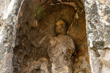 Obraz premium Carved Buddha Limestone at Longmen Grottoes or Caves (Dragon gate Grottoes), The World Heritage Site in Luoyang, Henan province, China.