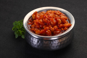 Baked kidney with tomato sauce