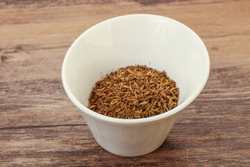 Dry zeera seeds in the bowl