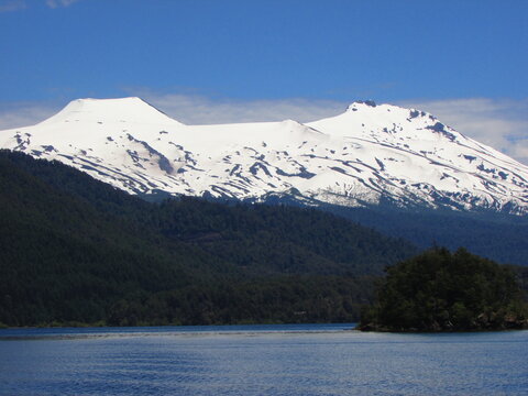 Volc&aacute;n mocho choshuenco, Panguipulli, regi&oacute;n de los R&iacute;os, Chile 