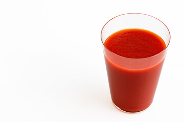 トマトと白い背景