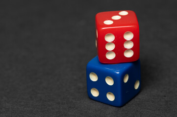 赤と青のサイコロ