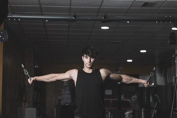 Fototapeta na wymiar young man doing sports inside a gym