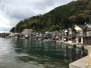 Fototapeta na wymiar 海辺の日本家屋