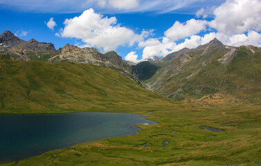 Fototapeta na wymiar Beautiful mountain lake view