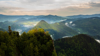 View from the top of Trzy Korony towards the east of the Little Pieniny Mountains. © Andrzej Borowiec
