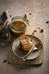 pâte à tartiner fait maison sur une tartine