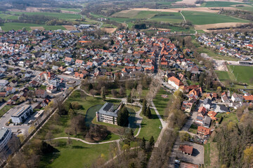 Luftaufnahme von Michelfeld mit dem Wasserschloss im Vordergrund, Baden Wuertenberg, Deutschland