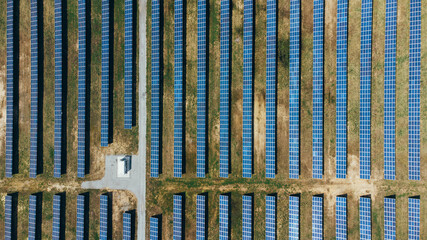 Obraz premium Solar panels in aerial view