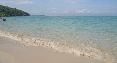 Fototapeta na wymiar Sai Kaew Beach Sattahip-Military Beach.People sunbathe and swim.Waves roll on the sand