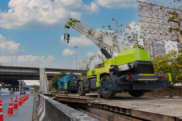 Roadside cranes for urban sewer construction