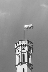 Turm mit Fahne