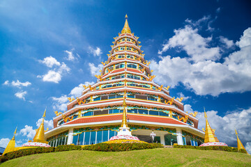 Huai Pla Kung Temple is a temple with Thai-Chinese buildings, Thailand. - obrazy, fototapety, plakaty