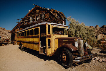 Amerika | Verlassener Oldtimer Bus in Geisterstadt