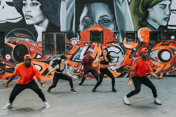 Hip hop crew dancing outdoors - obrazy, fototapety, plakaty