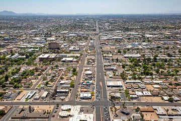 Papier Peint photo Arizona Looking south from University Drive along Country Club Drive over Mesa, AZ