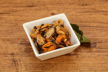 Pickled mussels in the bowl