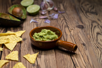 avocado dip flavored with garlic, chili, pepper, and lime juice with corn nachos