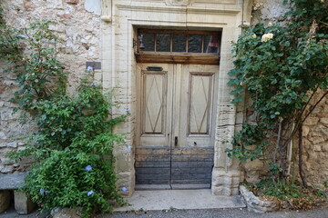 Fototapeta na wymiar Tuer in Le Barrouc, Provence