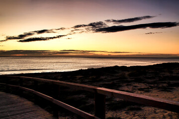 Obraz premium Wooden walkway to the beach at sunrise in Alicante, Spain