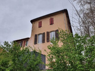 Meyrargues est une commune française, située dans le département des Bouches-du-Rhône en région Provence-Alpes-Côte d'Azur. Elle fait partie de la métropol