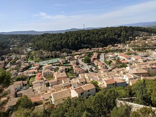 Meyrargues est une commune fran&ccedil;aise, situ&eacute;e dans le d&eacute;partement des Bouches-du-Rh&ocirc;ne en r&eacute;gion Provence-Alpes-C&ocirc;te d'Azur. Elle fait partie de la m&eacute;tropol