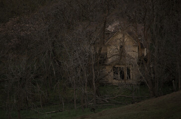 Fototapeta na wymiar dark spooky abandoned haunted homestead on the dalles mountain ranch near goldendale