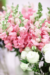 Naklejka na ściany i meble bouquet of pink spring flowers