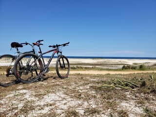 Fototapeta na wymiar bike on the beach