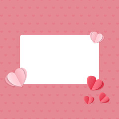 Pusta karta na pastelowym różowym tle w minimalistycznym stylu otoczona serduszkami. Zaproszenia ślubne, życzenia, tło dla social media stories, karta podarunkowa, voucher.