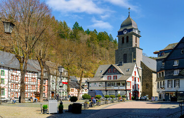 Monschau in der Eifel, Marktplatz, Iglesia und Aukloster