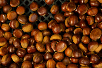 Obraz premium Top view of Roasted chestnut in South Korea street food market