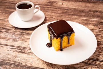 carrot cake with coffee