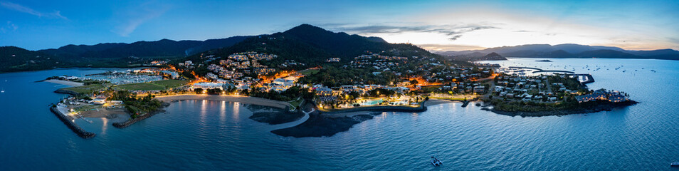 Aerial panoramic dusk view of beautiful Airlie Beach in Queensland Australia - obrazy, fototapety, plakaty