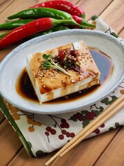 아시아 음식 순두부와 간장소스 
